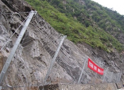 15550057c930543b54fhzbebP_thumb<a href='http://www.gebinshilong.net/rouxingfanghuwang/205.html'target='_blank'>被动防护网</a>.jpg